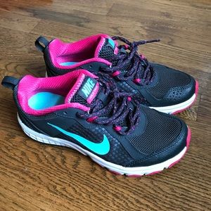 Women’s Nike Wild Trail Sneakers Size 6